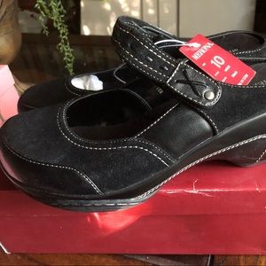 NWT Merona Micki Slide-Ons, Size 10, in box.